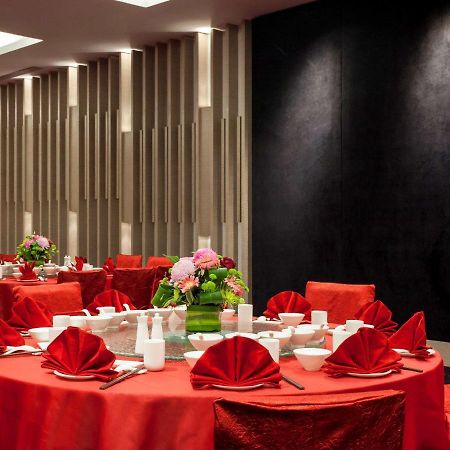 พูลแมน มิริ วอเตอร์ฟรอนต์ Hotel มีรี ภายนอก รูปภาพ A banquet hall in a hotel
