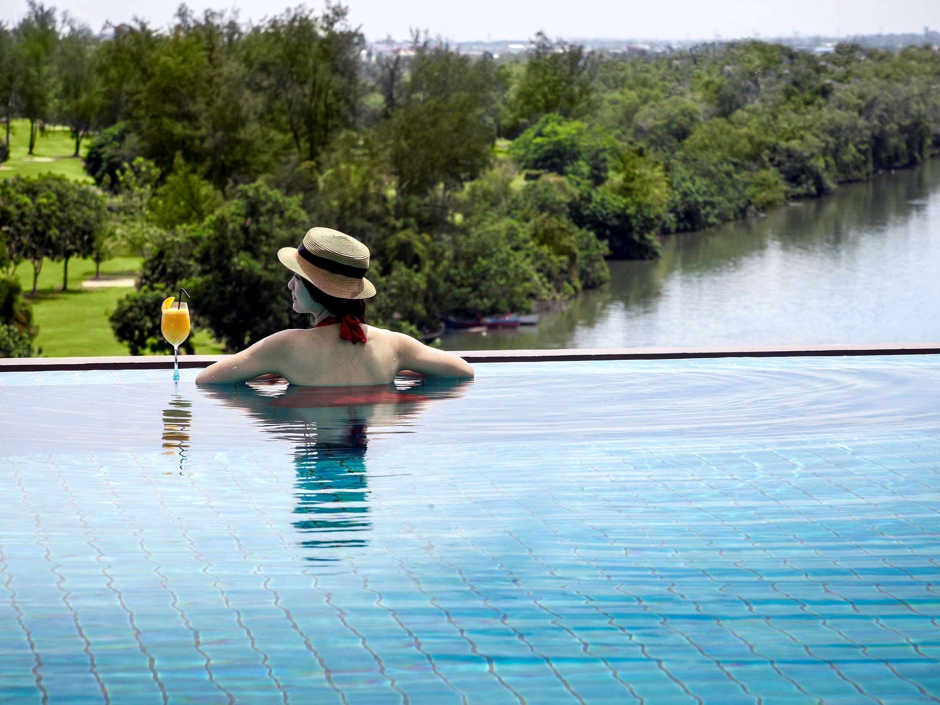 พูลแมน มิริ วอเตอร์ฟรอนต์ Hotel มีรี ภายนอก รูปภาพ Infinity pool at The Riverine Resort