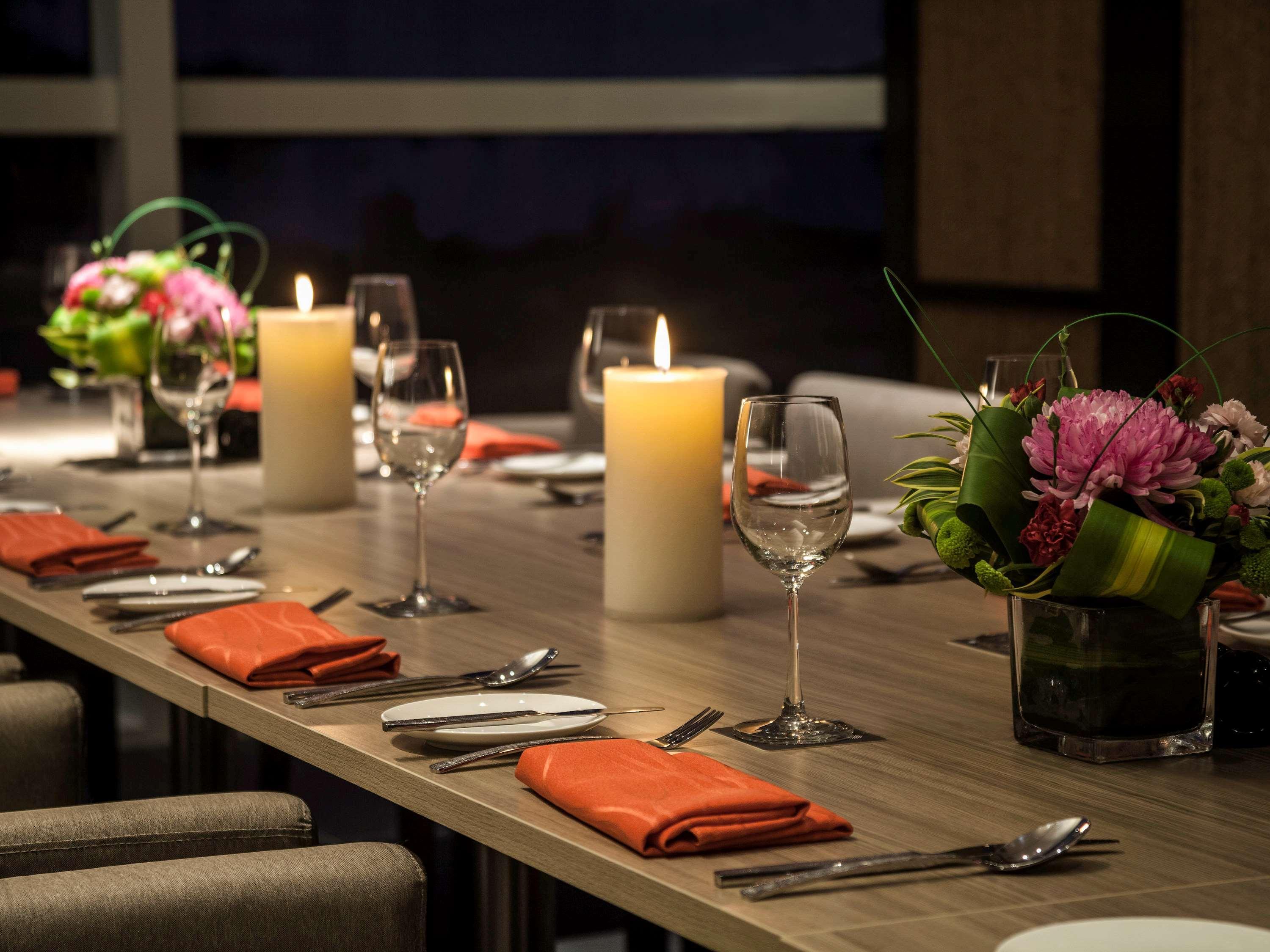 พูลแมน มิริ วอเตอร์ฟรอนต์ Hotel มีรี ภายนอก รูปภาพ A table set for a meal