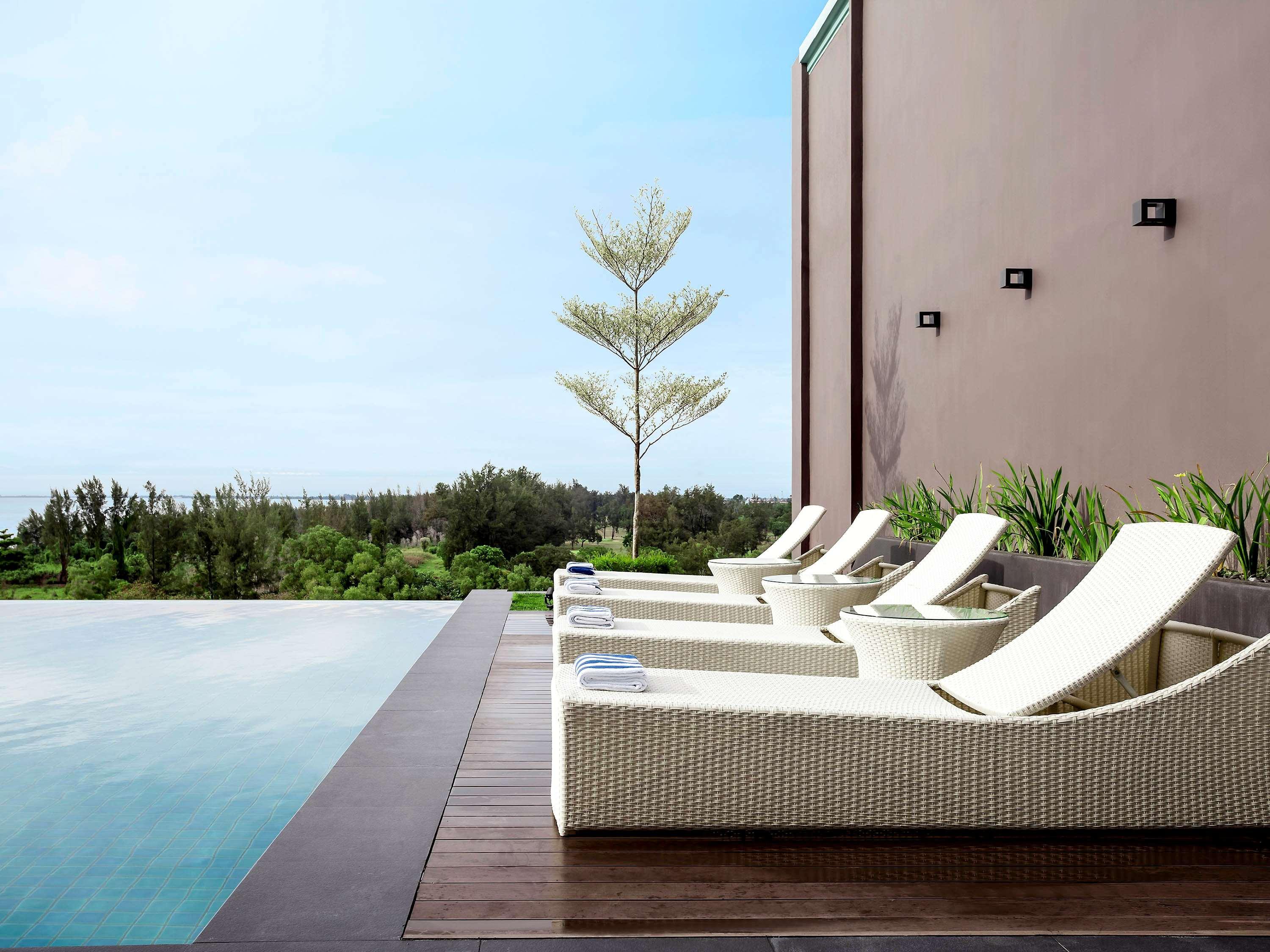 พูลแมน มิริ วอเตอร์ฟรอนต์ Hotel มีรี ภายนอก รูปภาพ The pool at the hotel