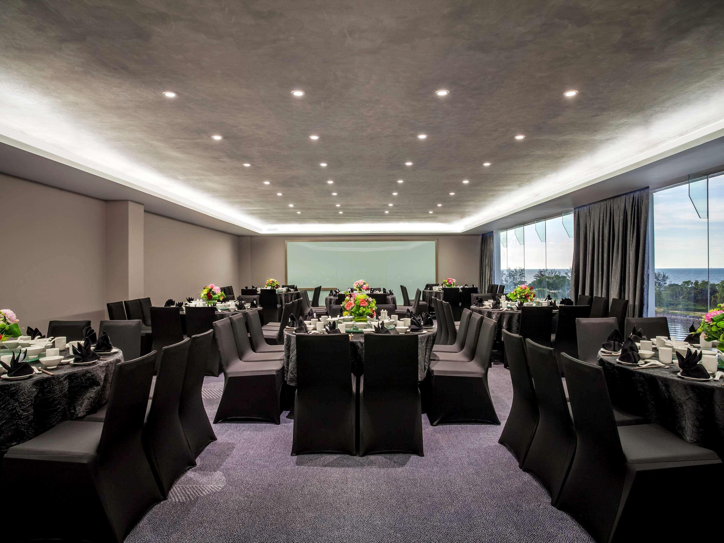 พูลแมน มิริ วอเตอร์ฟรอนต์ Hotel มีรี ภายนอก รูปภาพ The meeting room