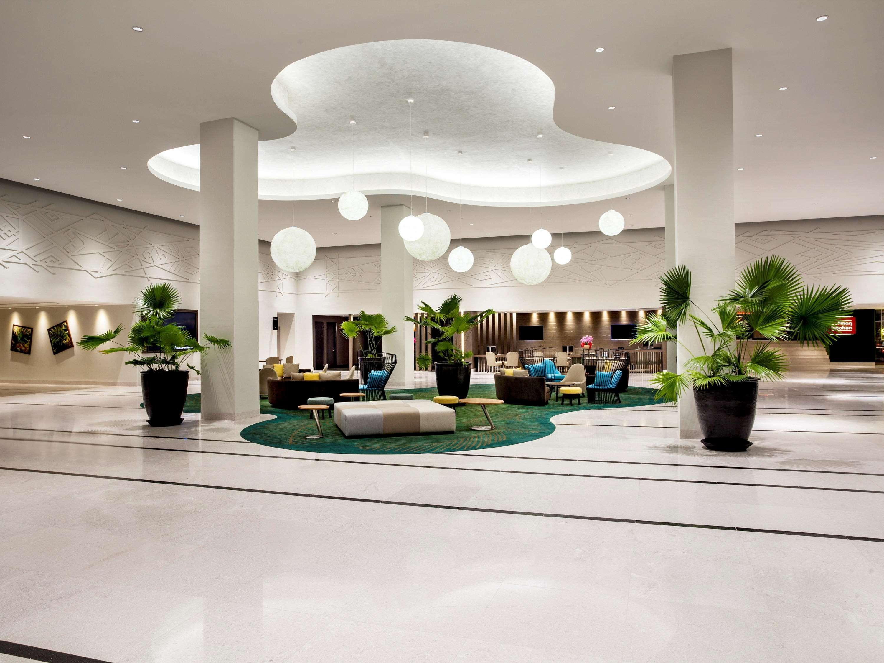 พูลแมน มิริ วอเตอร์ฟรอนต์ Hotel มีรี ภายนอก รูปภาพ The lobby of the hotel
