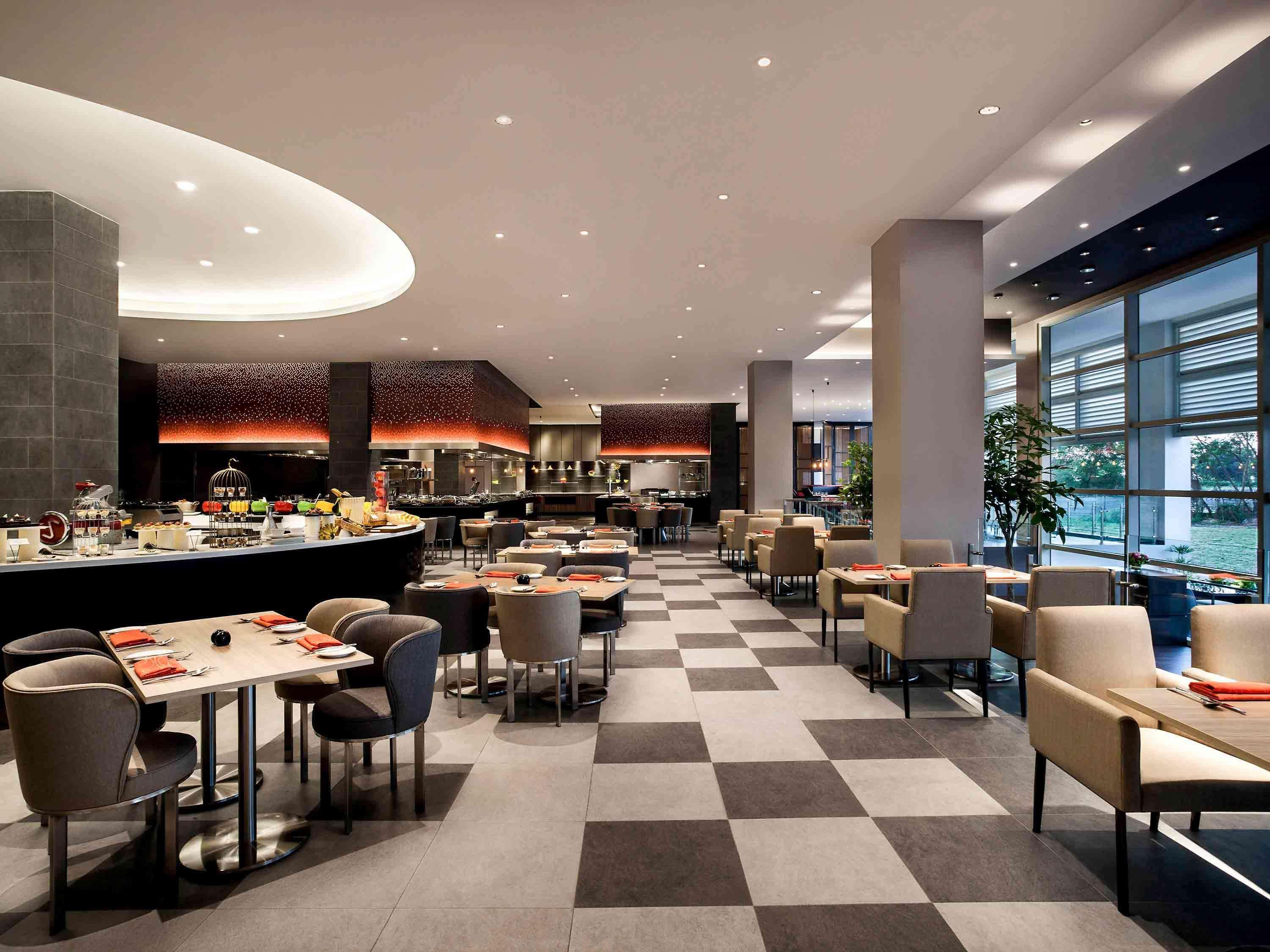 พูลแมน มิริ วอเตอร์ฟรอนต์ Hotel มีรี ภายนอก รูปภาพ The restaurant
