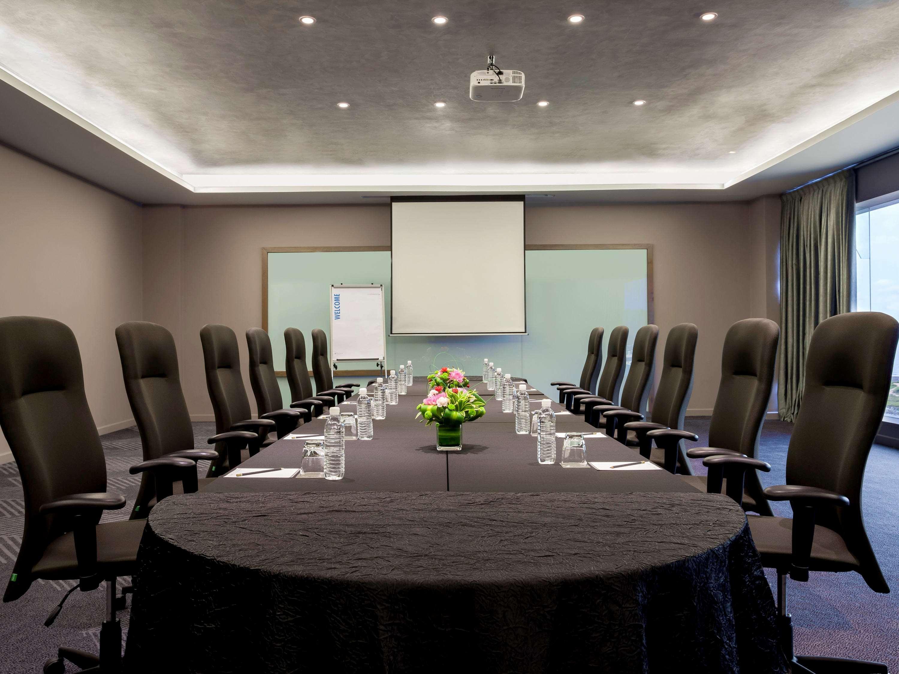 พูลแมน มิริ วอเตอร์ฟรอนต์ Hotel มีรี ภายนอก รูปภาพ Meeting room