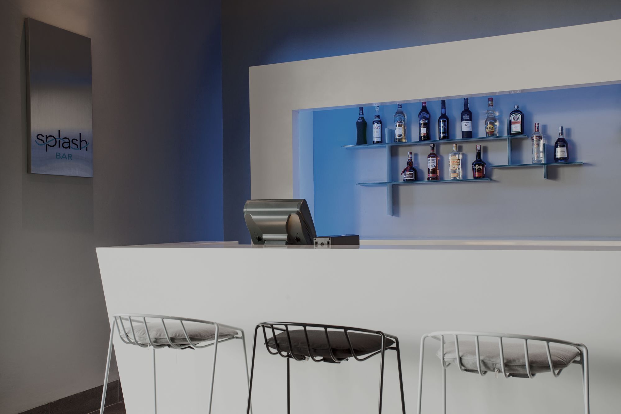 พูลแมน มิริ วอเตอร์ฟรอนต์ Hotel มีรี ภายนอก รูปภาพ Splash Bar