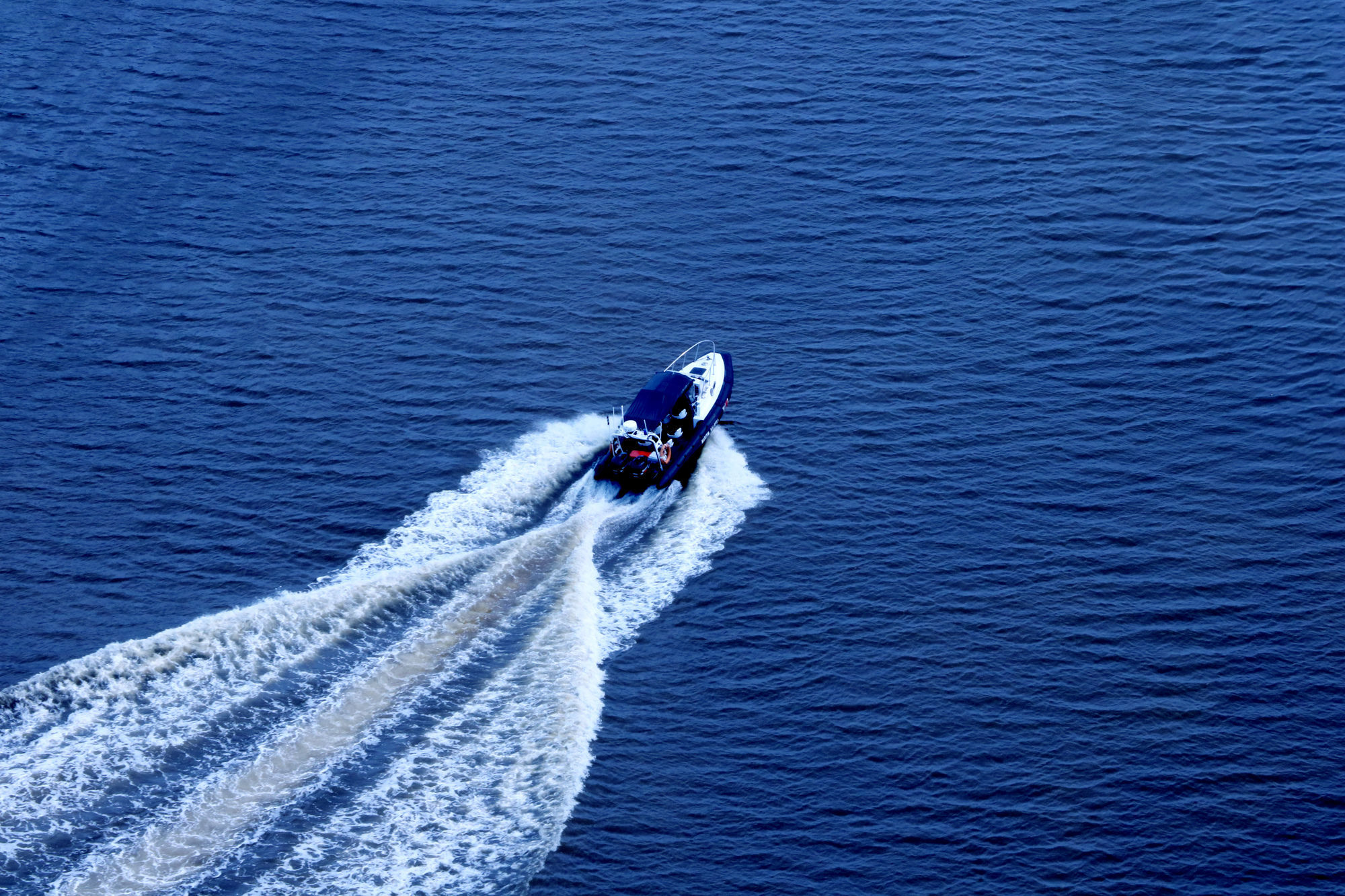 พูลแมน มิริ วอเตอร์ฟรอนต์ Hotel มีรี ภายนอก รูปภาพ A speedboat