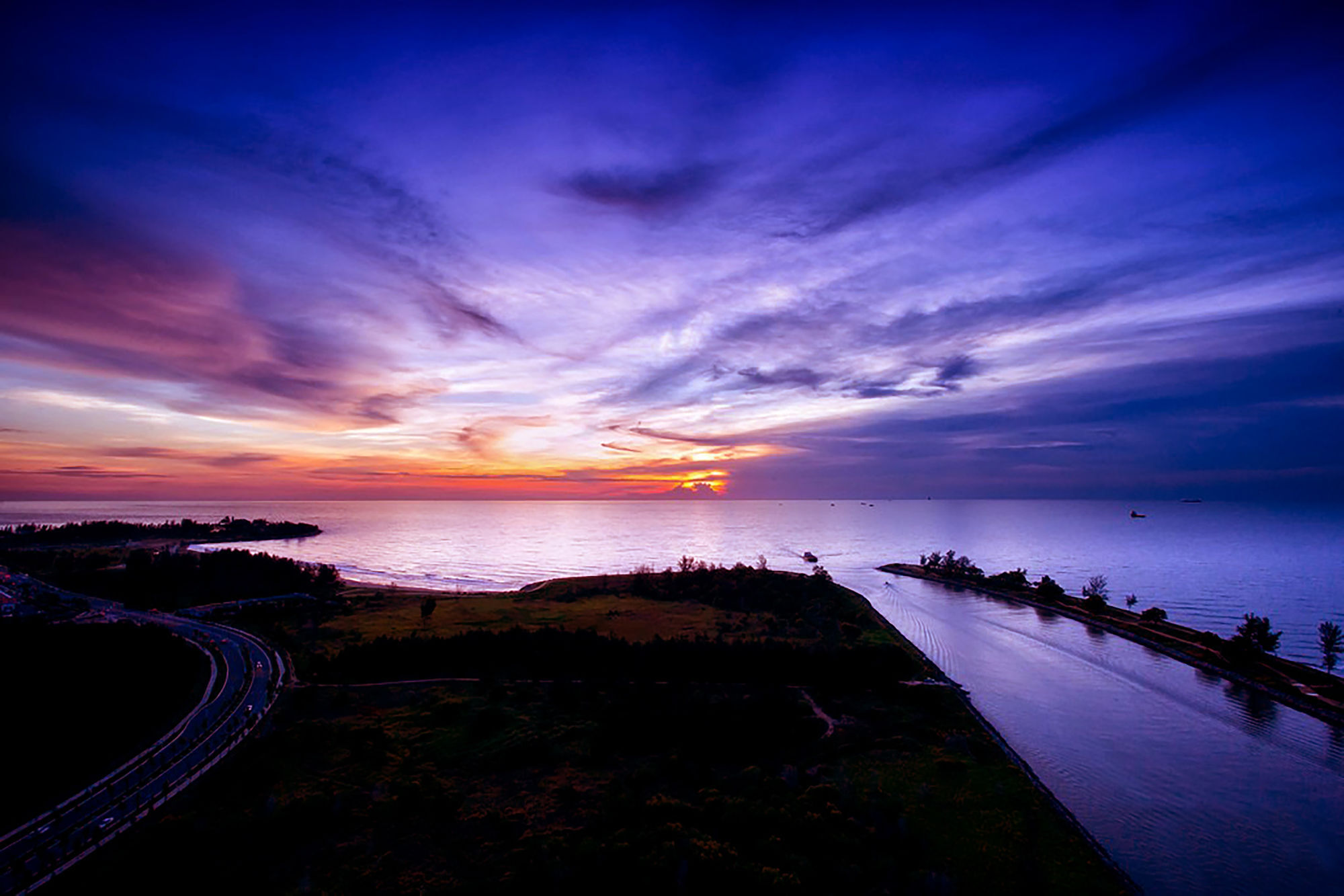 พูลแมน มิริ วอเตอร์ฟรอนต์ Hotel มีรี ภายนอก รูปภาพ Sunset at the mouth of the river