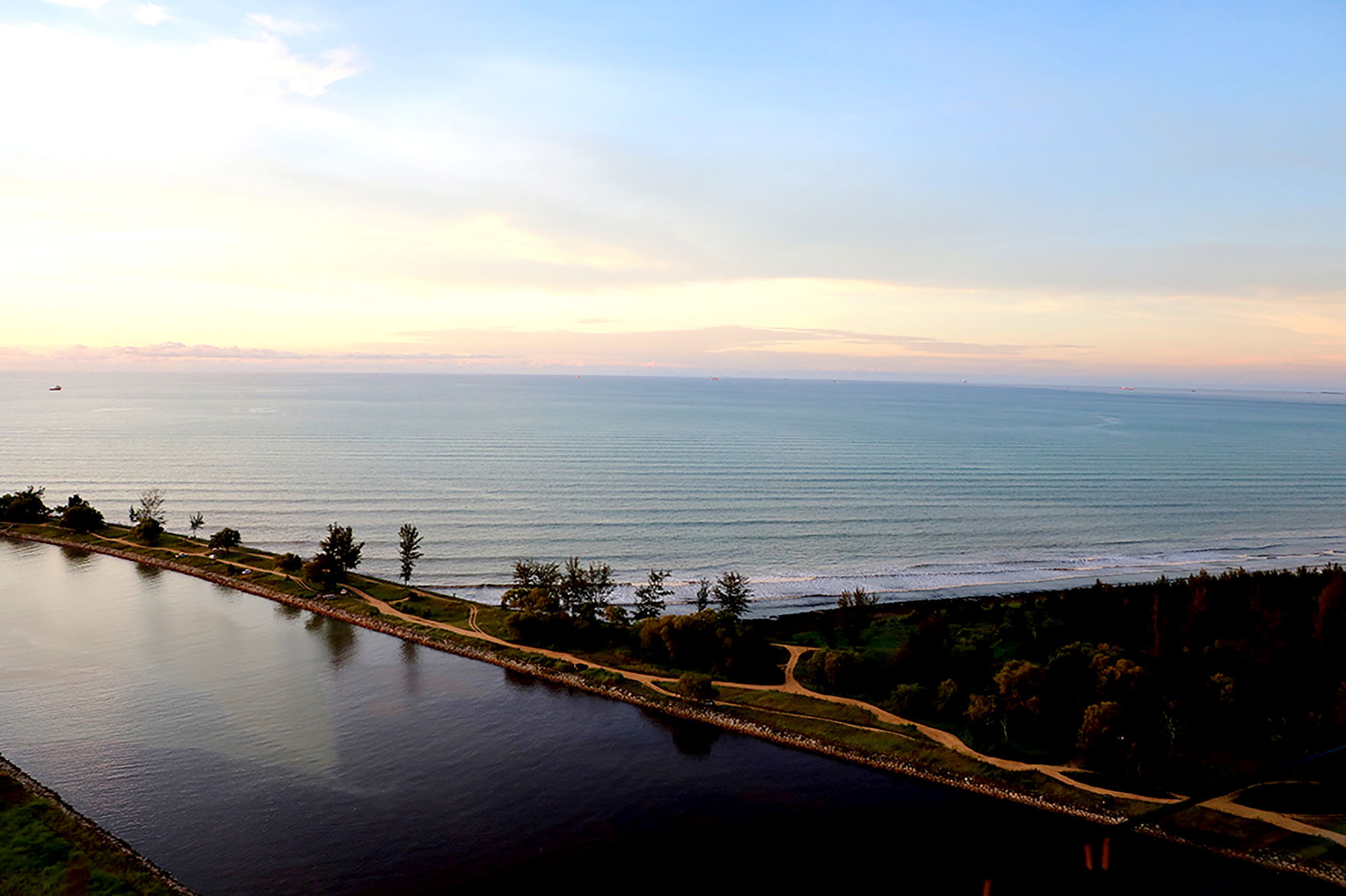 พูลแมน มิริ วอเตอร์ฟรอนต์ Hotel มีรี ภายนอก รูปภาพ View of the Atlantic Ocean from the top of the lighthouse