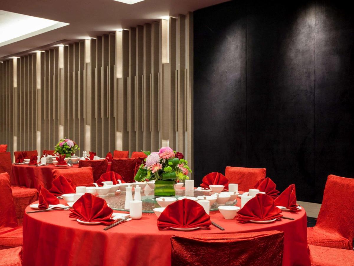 พูลแมน มิริ วอเตอร์ฟรอนต์ Hotel มีรี ภายนอก รูปภาพ A banquet hall in a hotel
